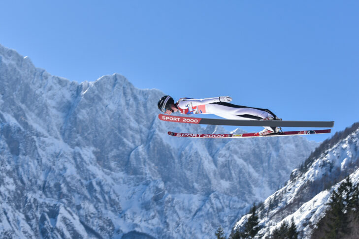 Beim Skisprung-Weltcup fliegen die Eliteathleten dieses Sports Jahr für Jahr auf der ganzen Welt durch die Lüfte.