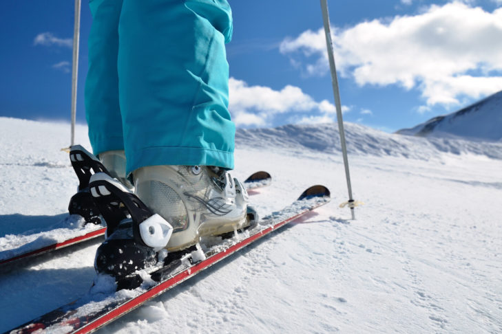 De eerste veiligheidsbindingen werden ontwikkeld in de jaren 60 en zijn nu het standaardmateriaal voor skiërs.
