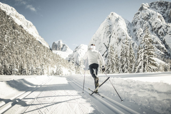 Wintersportliefhebbers kunnen in Zuid-Tirol bijna 1.800 kilometer aan langlaufloipes verkennen in de stralende zon.